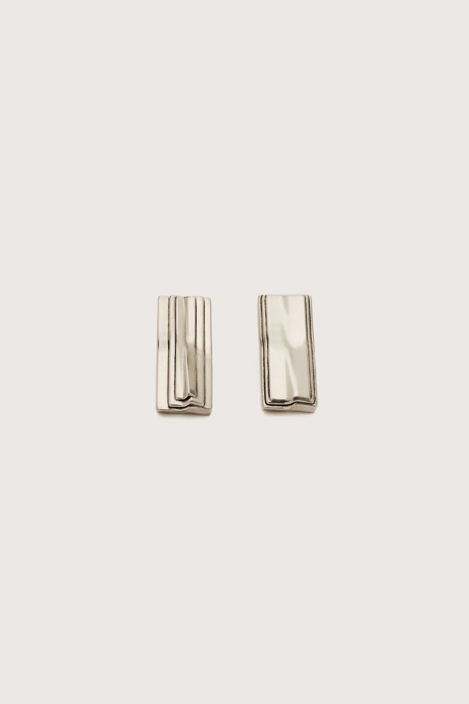 Drifted Lines Earring - Image 4